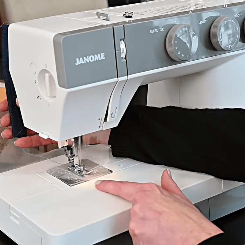 Janome 1522 Lys Grå m/Trykkfotpakke og bøttehattmønster