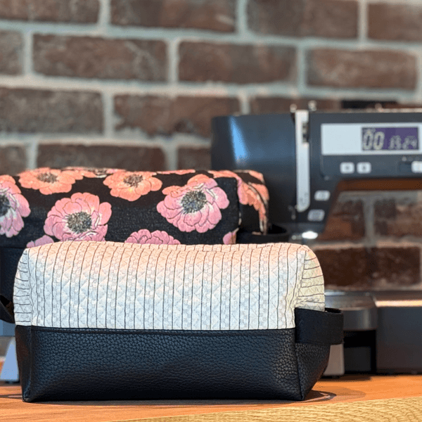 Janome SewLA Grafittgr&aring; m/Toalettmappem&oslash;nster