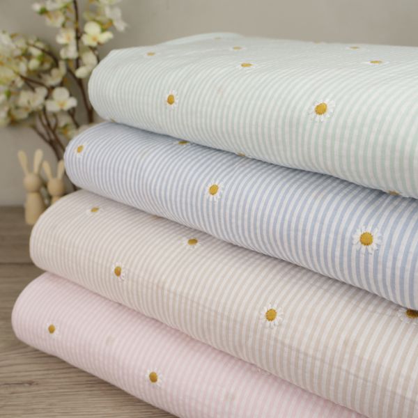 Daisy Stripe Sand - Seersucker Brodert Bomull