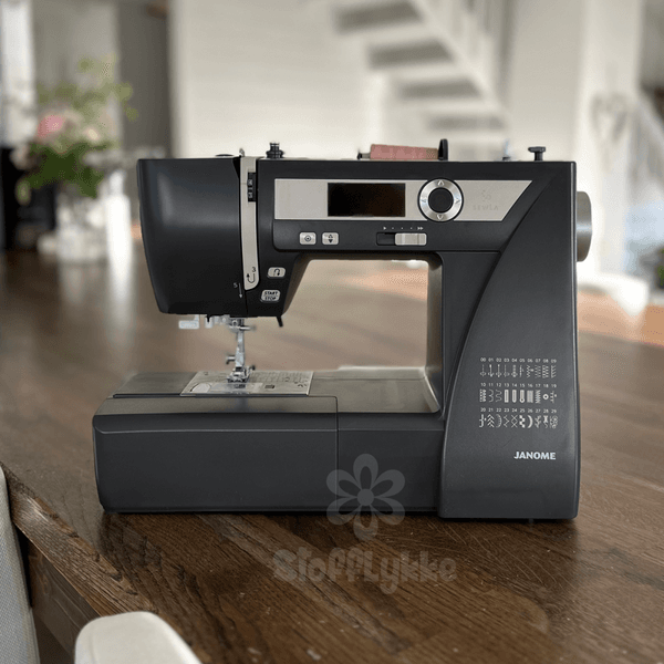 Janome SewLA Grafittgr&aring; m/Toalettmappem&oslash;nster