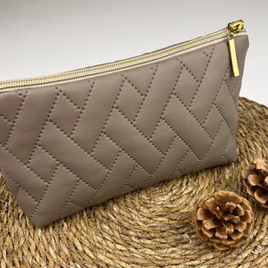 Hovedbilde Taupe Chevron - Quiltet Skai
